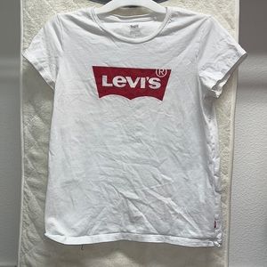 Levi’s t-shirt
